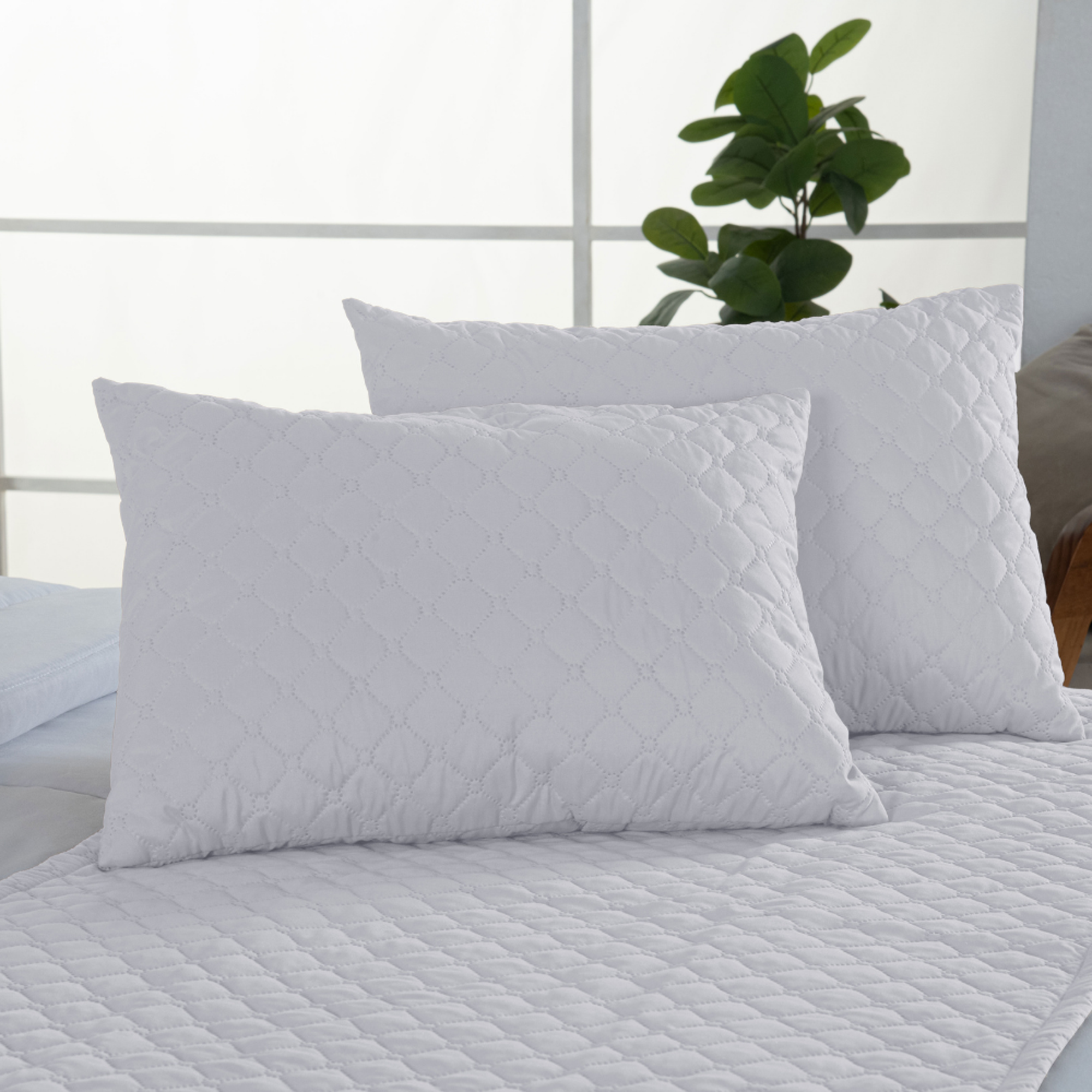 Kit Peseira Queen 5 Peças Microfibra Matelassê com Almofada Cheia Branco
