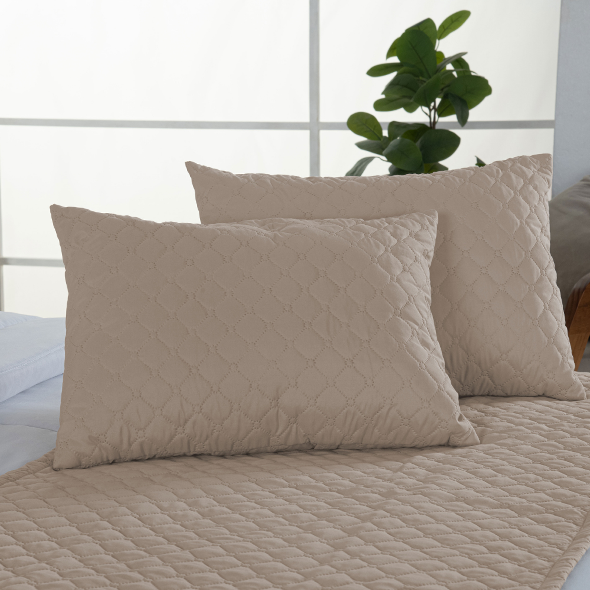 Kit Peseira Queen 5 Peças Microfibra Matelassê com Almofada Cheia Caqui