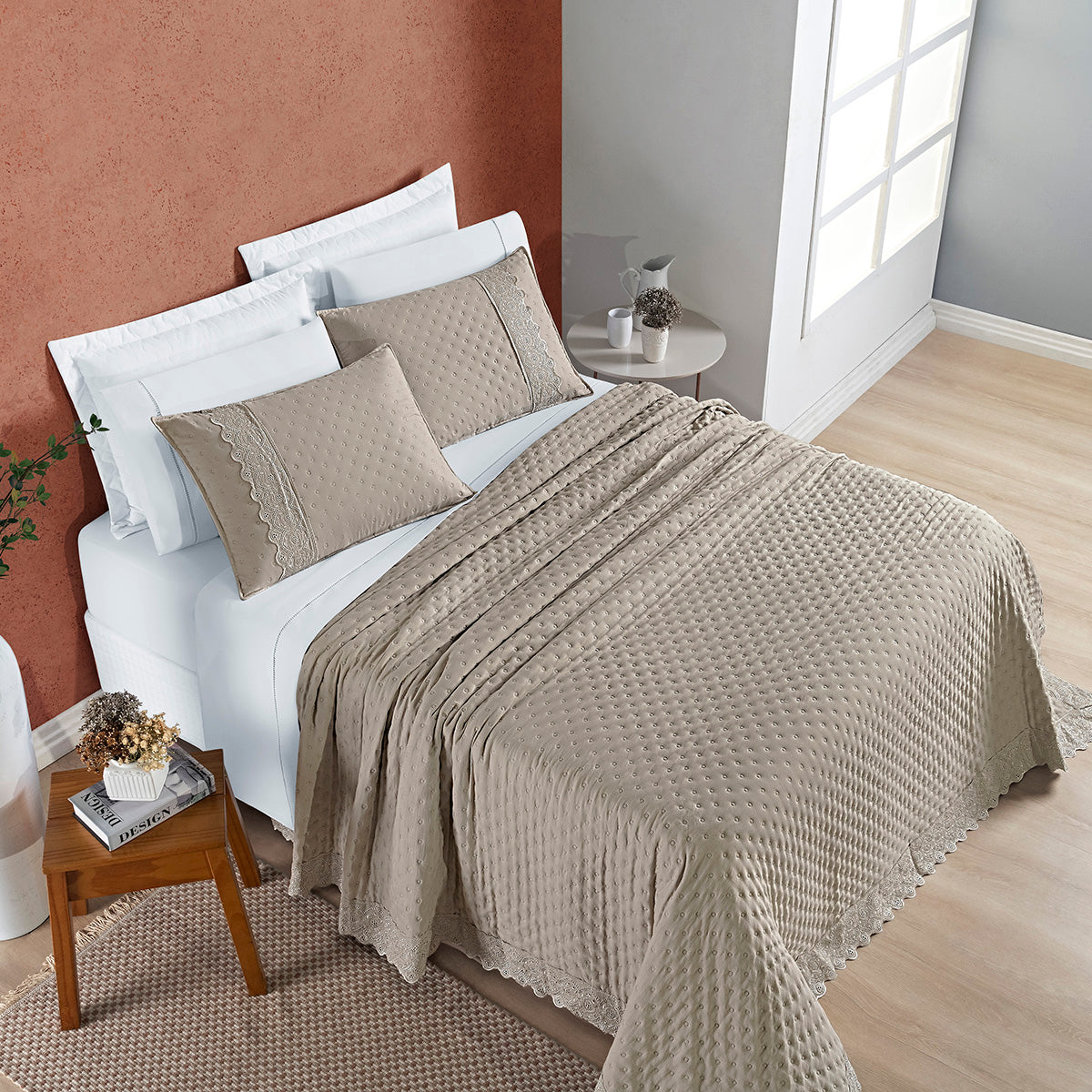 Cobre Leito King Nobless Micropercal 200 Fios Bordado Inglês 3 Peças Taupe