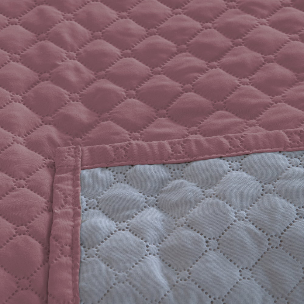 Kit Peseira Queen 5 Peças Microfibra Matelassê com Almofada Cheia Rosa