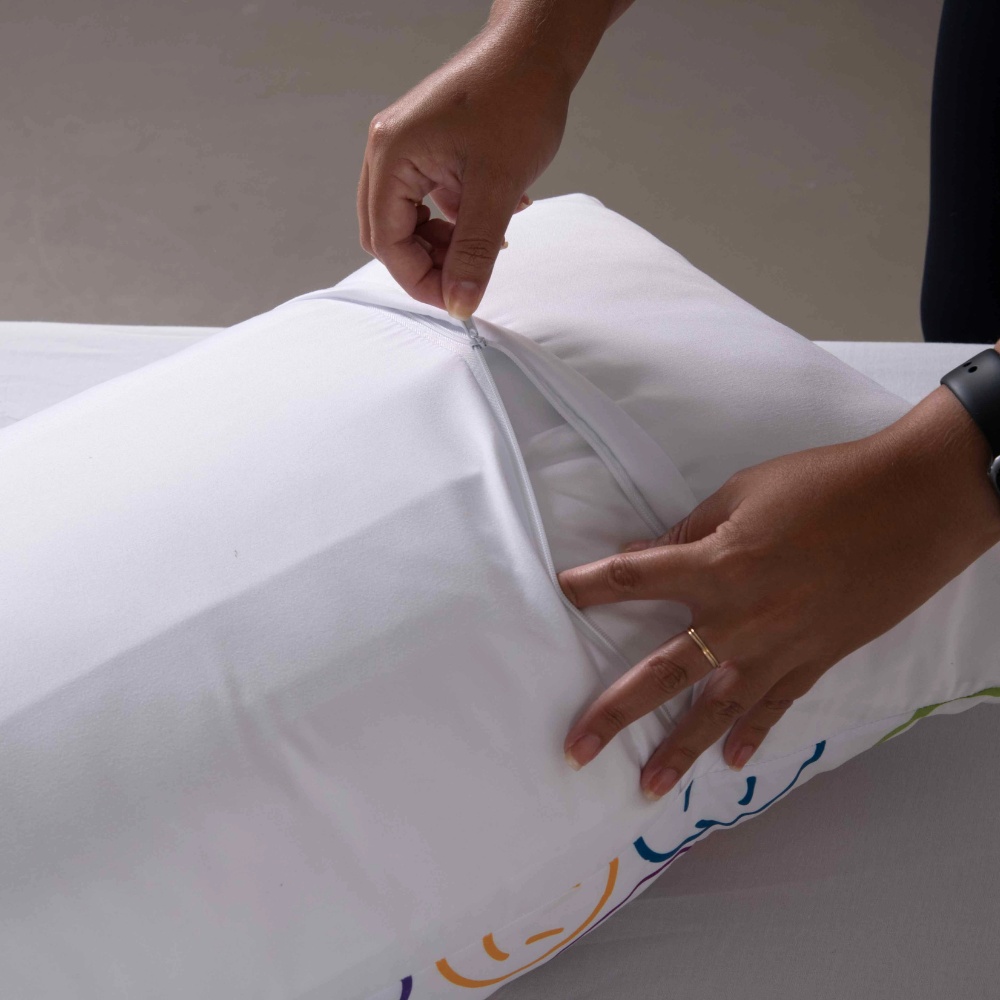 Fronha para Travesseiro Fofuxão 46 x 146 cm Microfibra com Zíper Smile